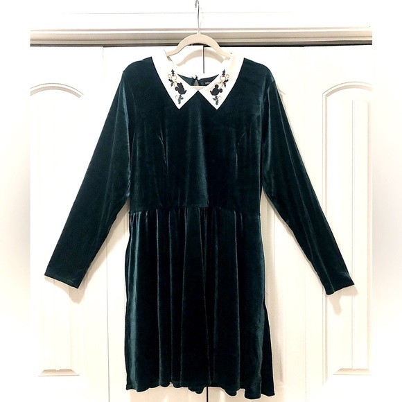 Disney Velvet Holiday Dress w/Pockets & Mickey Minnie Mouse Silhouette Collar 2X - Picture 3 of 16